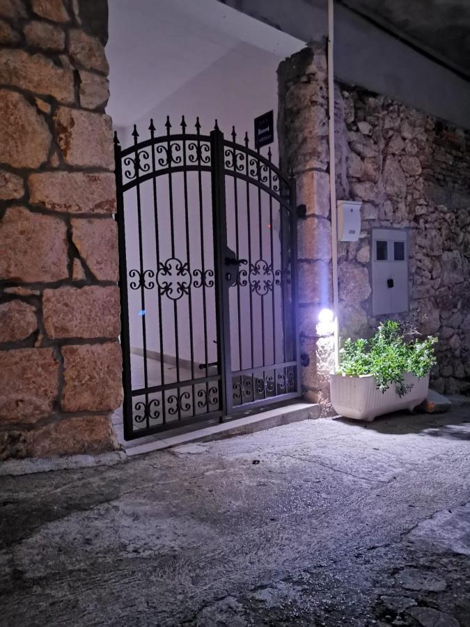 Kaleta Apartman Kali Buitenkant foto